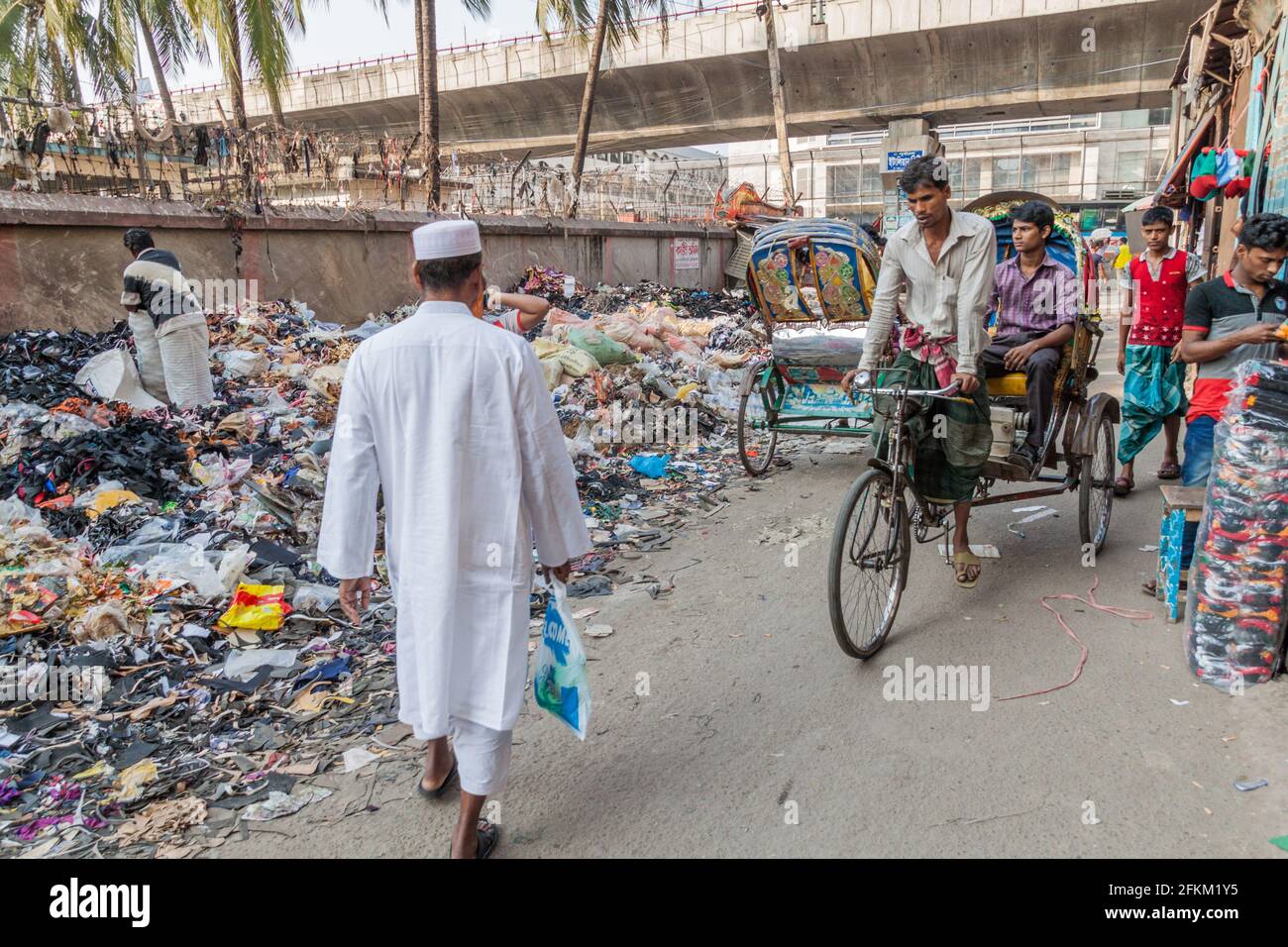 DHAKA, BANGLADESH NOVEMBER 21, 2016 Piles of garbage and rickshaws