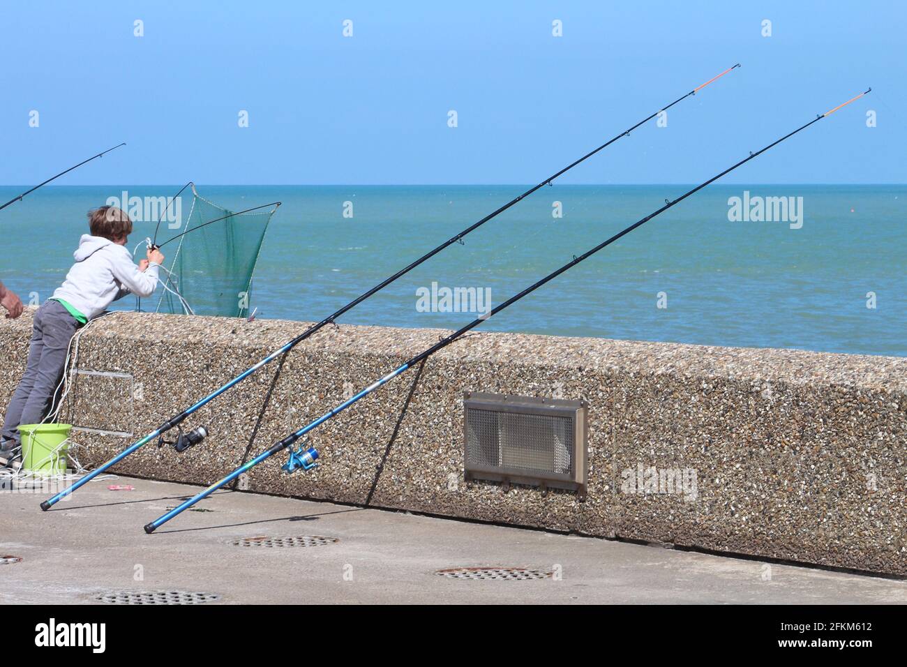 France, pêcheurs sur la jetée, ville et port de Dieppe Stock Photo Alamy