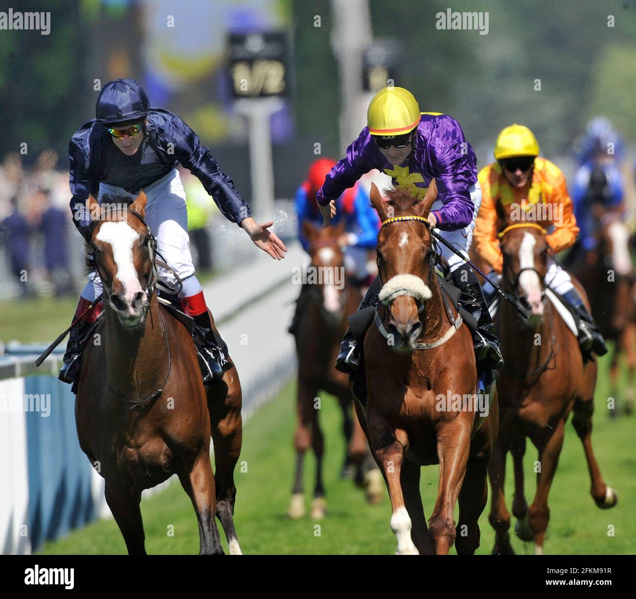 ROYAL ASCOT 2010 17/6/2010. THE GOLD CUP. PAT SMULLEN ON RITE OF PASSAGE (RIGHT) AFTER WINNING NEXT TO 2ND PLACE JONNY MURTAGH ON AGE OF AQUARIUS.  PICTURE DAVID ASHDOWN Stock Photo