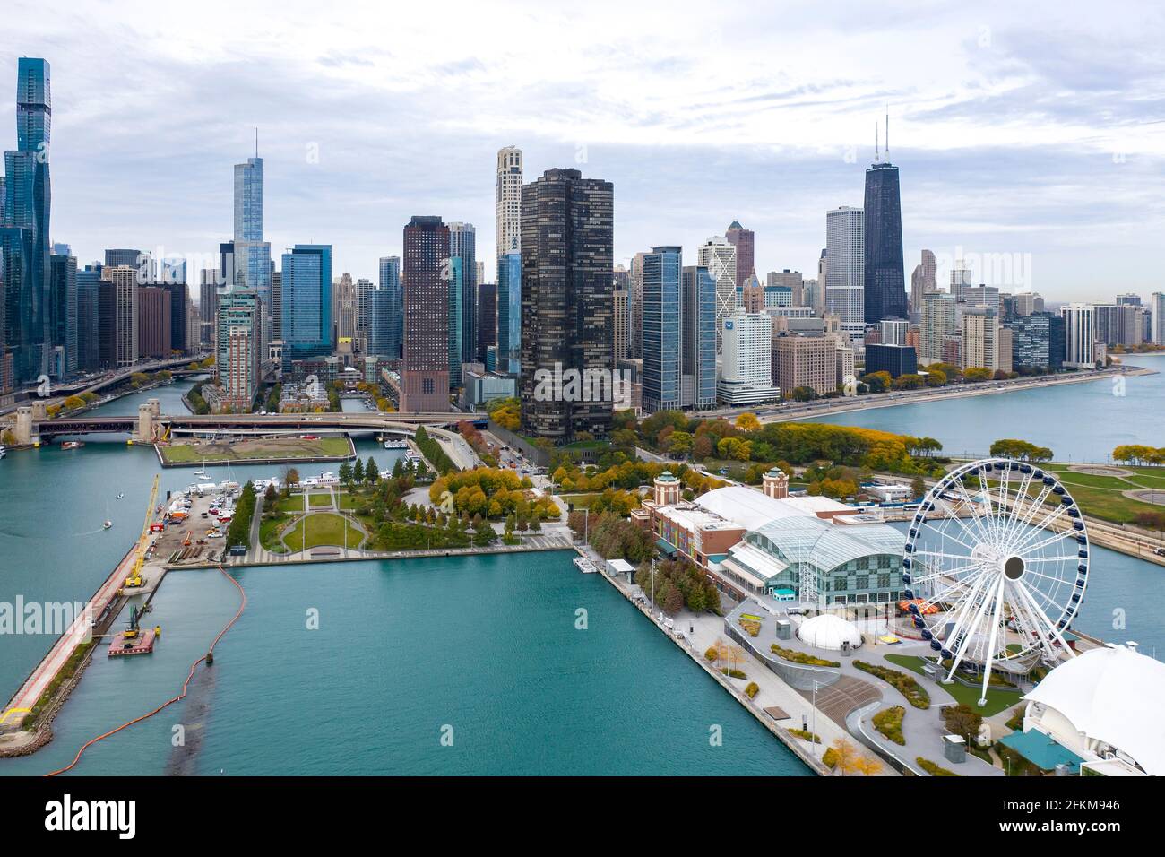 Aerial view of Chicago Illinois skyline over Navy Pier Stock Photo