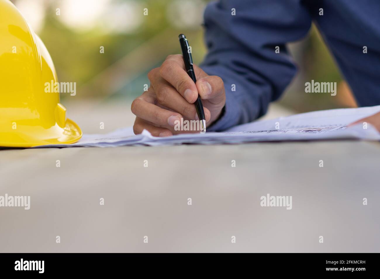 Hand writing note signs hi-res stock photography and images - Alamy
