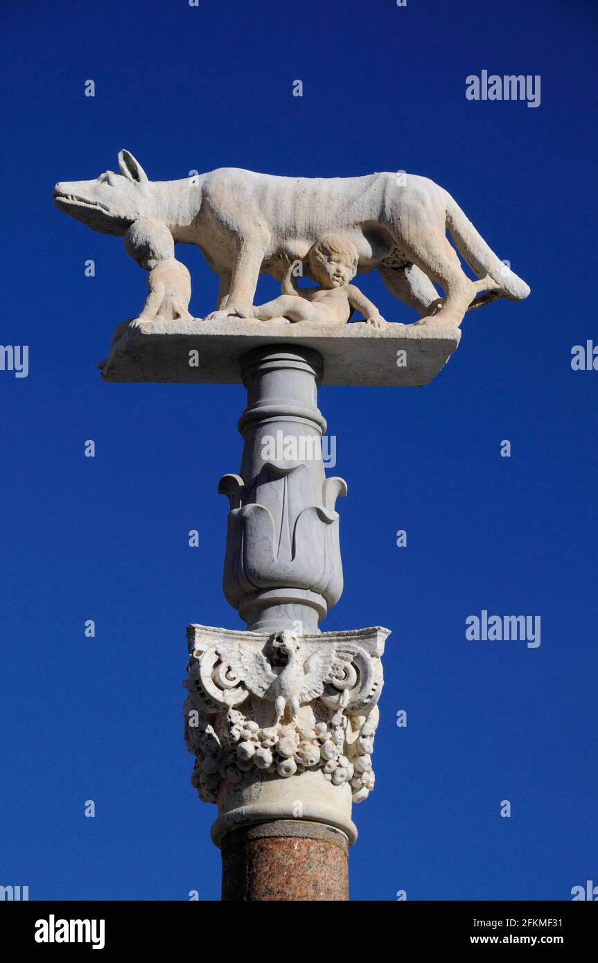 Statue of the Roman she-wolf, Siena, Tuscany, Roman she-wolf, Romulus ...