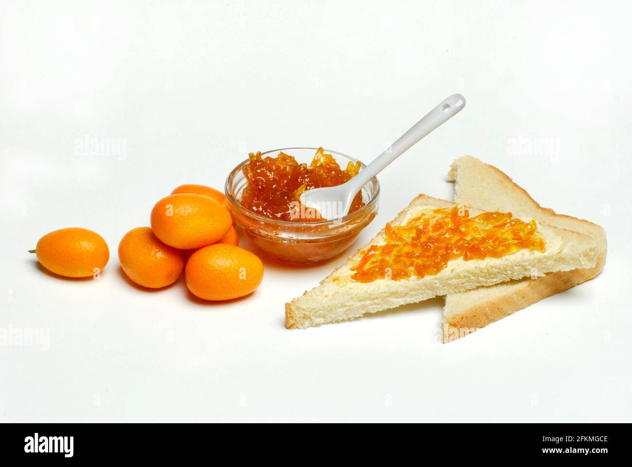 Kumquatjam (Fortunella) in shell, on toast, jam, jam, fruit spread Stock Photo Alamy