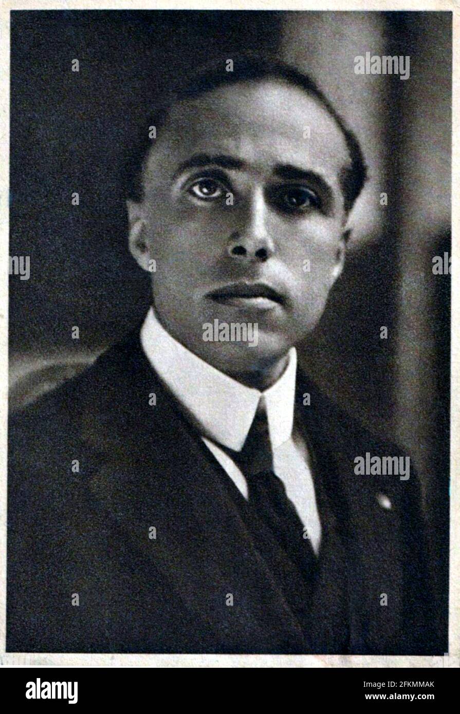 1920 ca , Roma , ITALY: The italian socialist GIACOMO MATTEOTTI ( 1885 - 1924 ), few years before his assassination by fascists during the abduction of the day 10 june 1924 . Unknown photographer . - SOCIALISMO - PARTITO SOCIALISTA ITALIANO - PSI - SOCIALISM - POLITICO - POLITICA - POLITICIAN - POLITIC - portrait - ritratto - ANTIFASCISTA - ANTIFASCISMO - ANTIFASCISM - ANTIFASCIST - FASCISMO - vittima del nazi-fascismo - RAPITO - RAPIMENTO - fascismo - fascism - Segretario Generale del  P.S.I. - tie - cravatta - collar - colletto - socialisti --- Archivio GBB Stock Photo