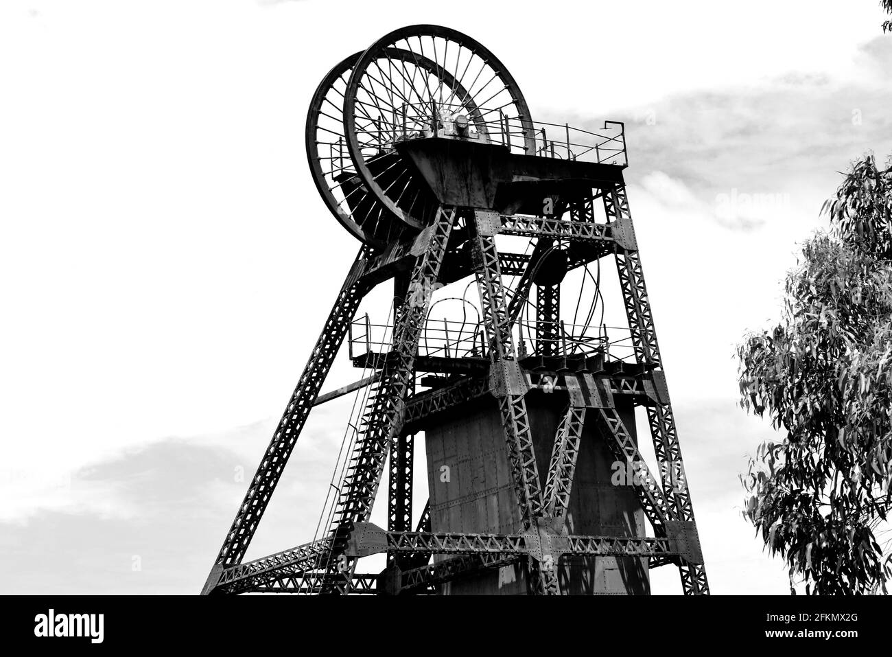 Mine shaft elevator hires stock photography and images Alamy