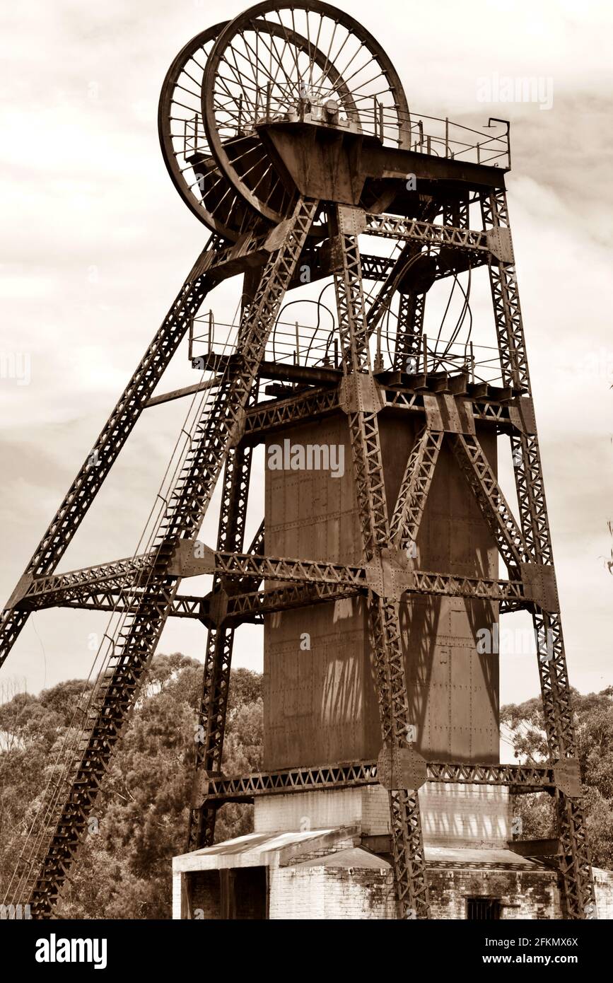 Mine shaft elevator hires stock photography and images Alamy
