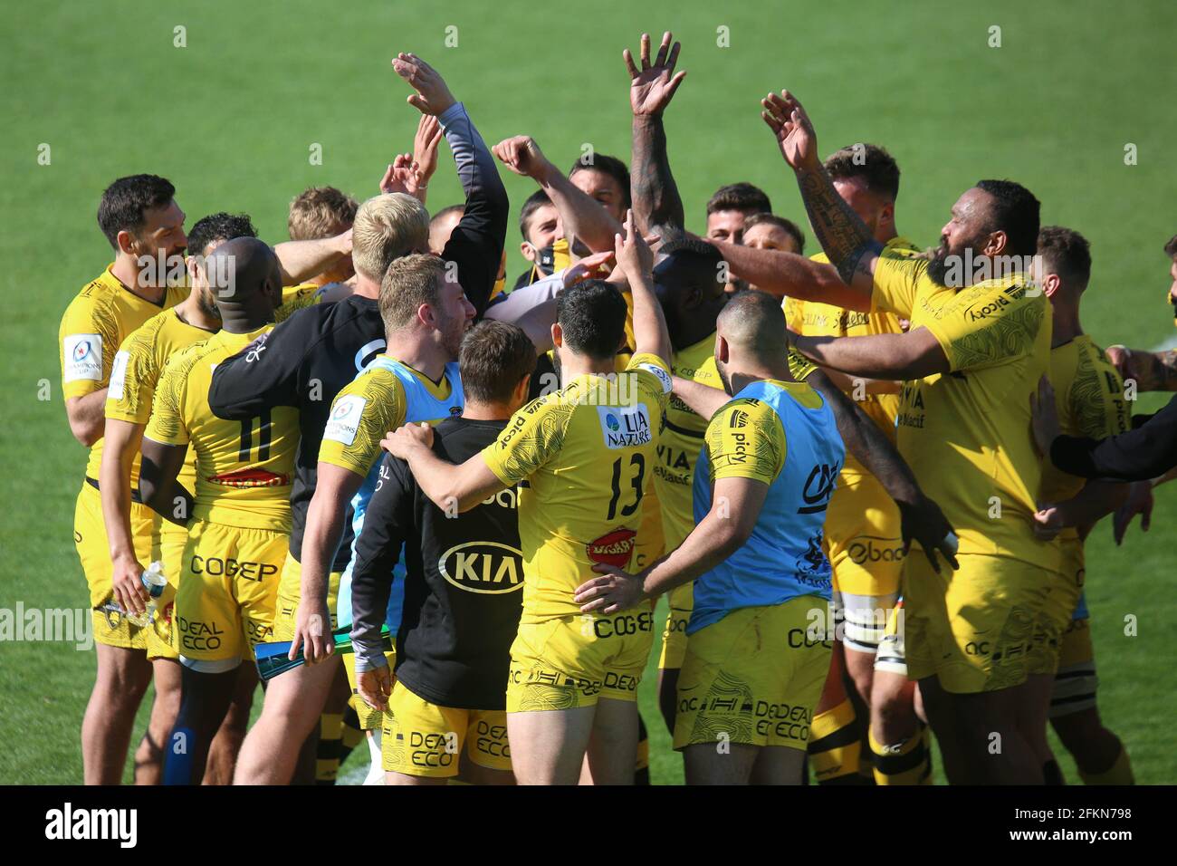 La Rochelle Players Celebrate At The Final Whistle During The European Rugby Champions Cup Semi Final Rugby Union Match Between Stade Rochelais And Leinster Rugby On May 2 21 At Marcel Deflandre