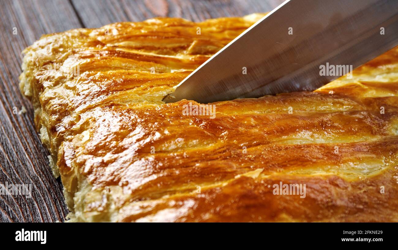 Traditional Russian sliced pie Kurnik close up on a slate board on the  table. vertical Stock Photo - Alamy