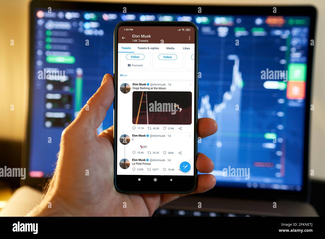 Doge coin twitter hi-res stock photography and images - Alamy