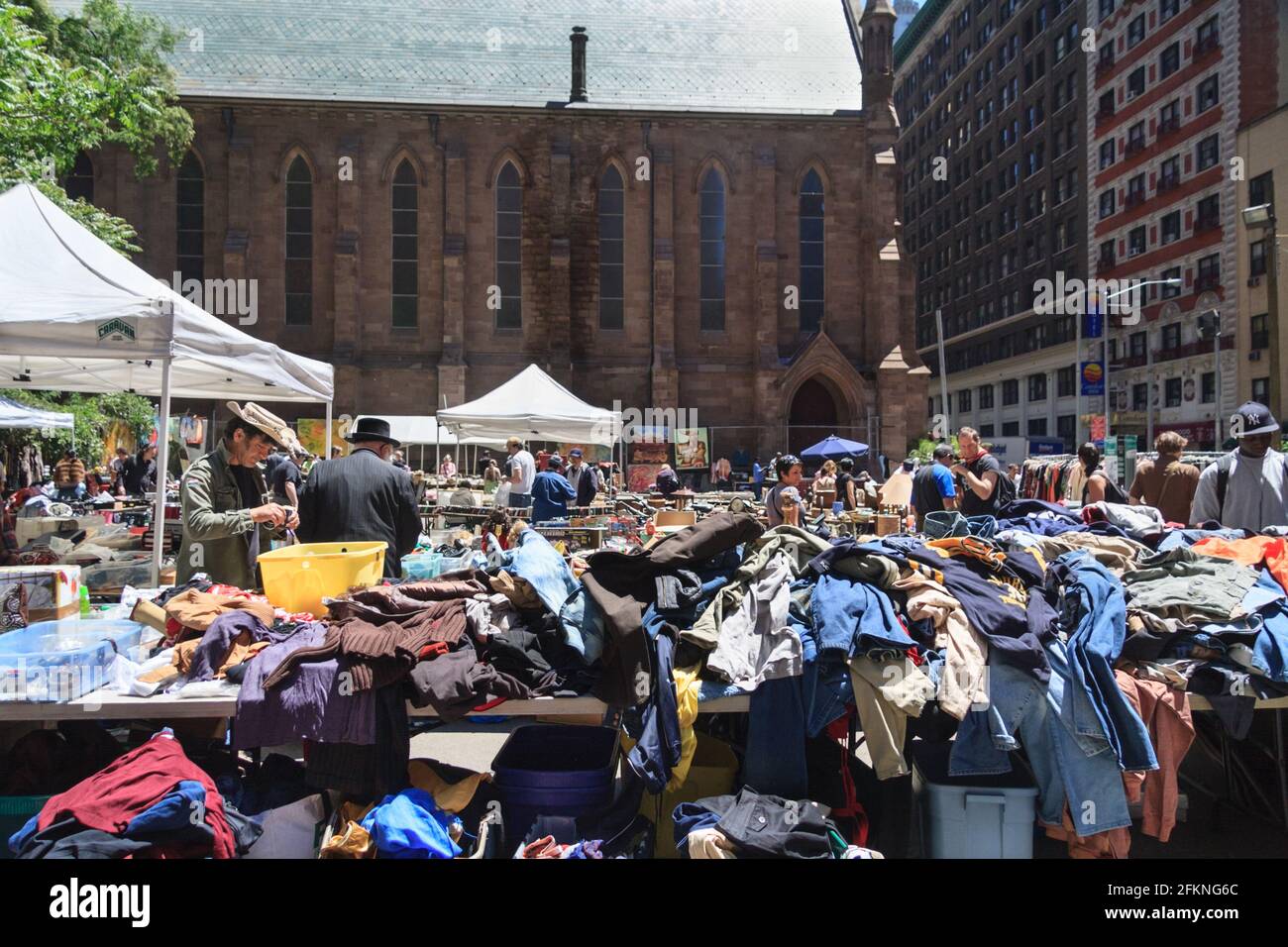 People browse stalls at Chelsea Flea Market, Manhattan, New York City, USA Stock Photo
