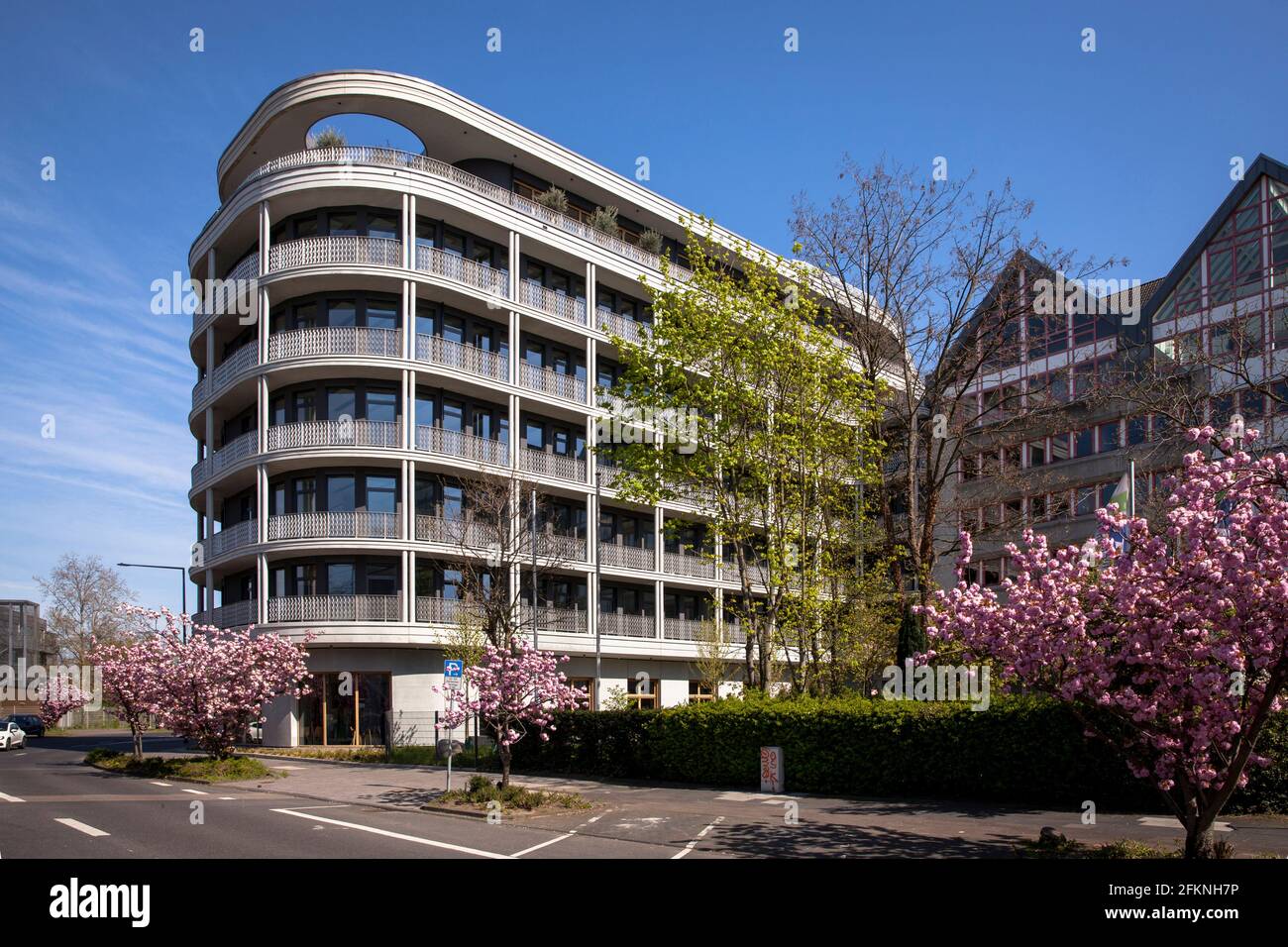 the office building K8 on the street Kaltenbornweg in the district Deutz, design by Format Architektur, Cologne, Germany.  das Buerogebaeude K8 am Kal Stock Photo