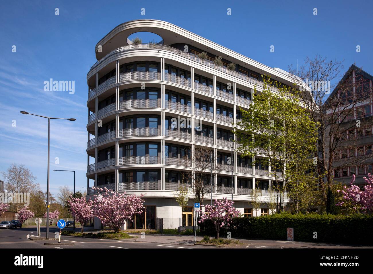 the office building K8 on the street Kaltenbornweg in the district Deutz, design by Format Architektur, Cologne, Germany.  das Buerogebaeude K8 am Kal Stock Photo