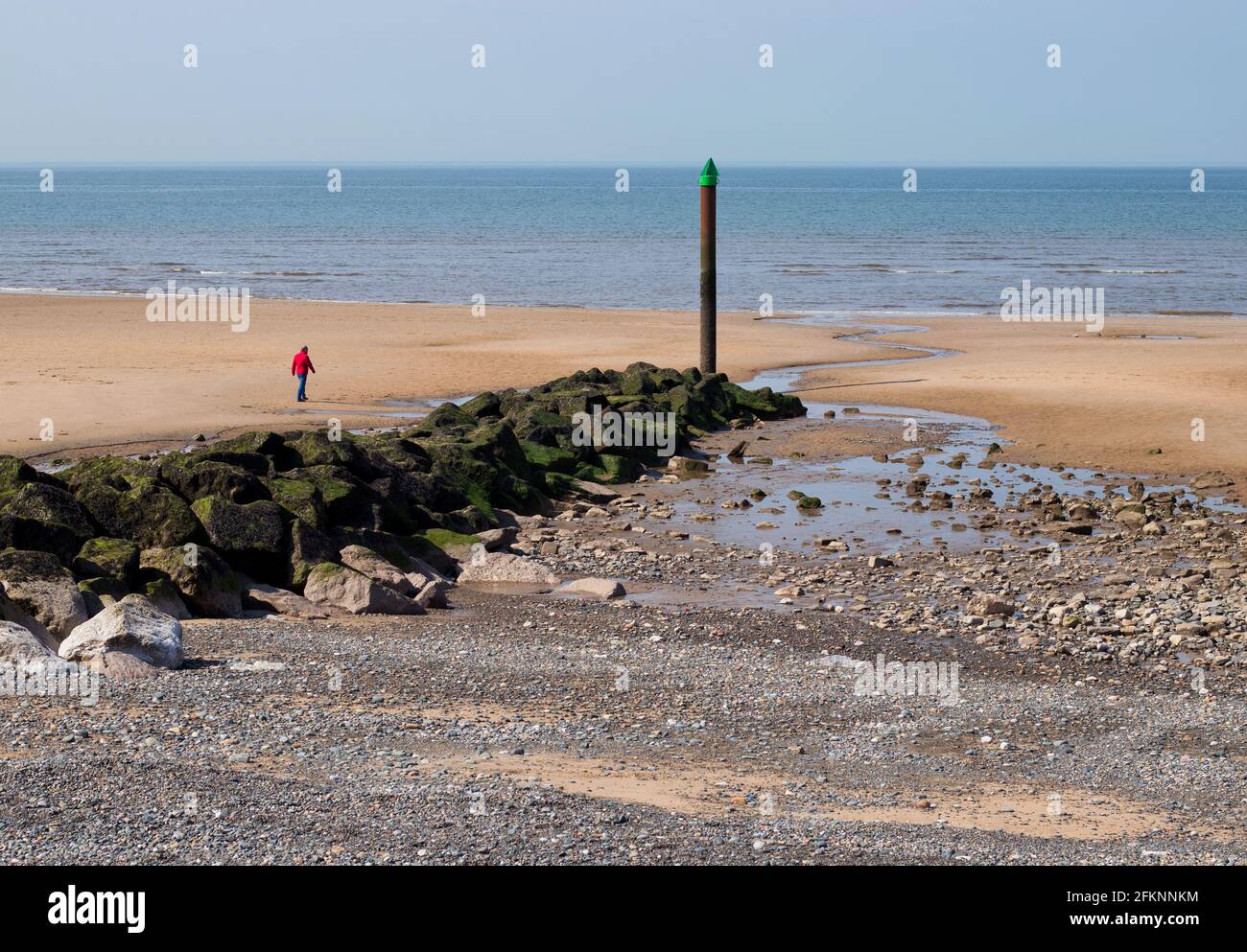 Lone figure walking hi-res stock photography and images - Alamy