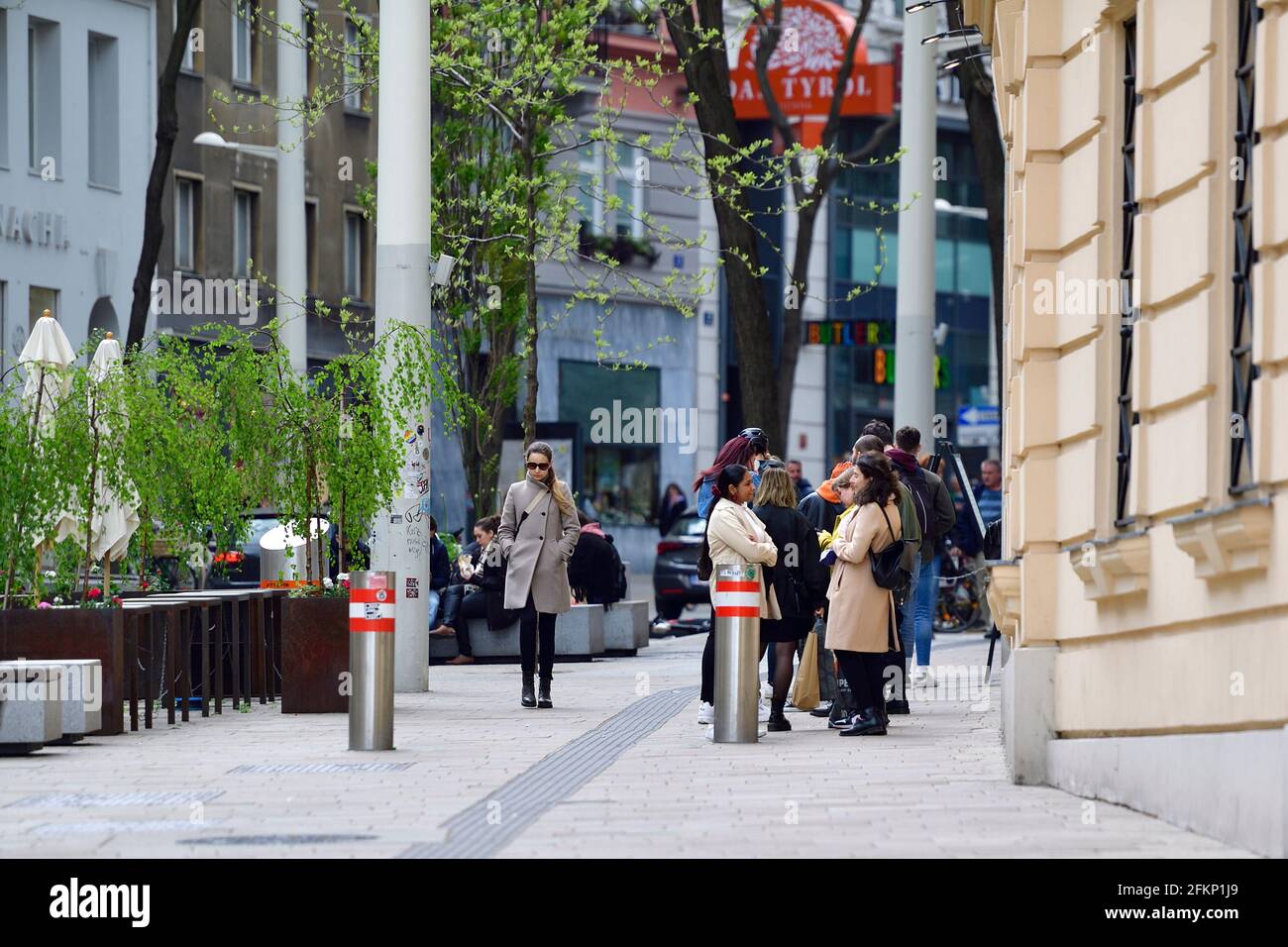 Vienna, Austria. 3rd May, 2021. Shops and service providers in Vienna have reopened. Long queues formed individually on Monday morning, the big rush did not materialize. Credit: Franz Perc / Alamy Live News Stock Photo