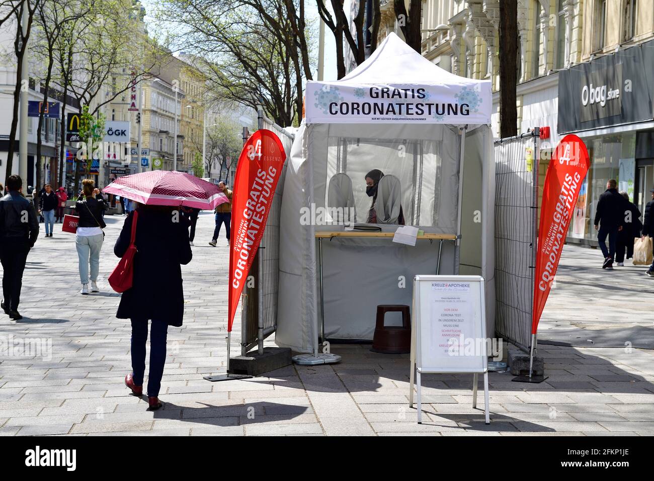 Vienna, Austria. 3rd May, 2021. Shops and service providers in Vienna have reopened. Long queues formed individually on Monday morning, the big rush did not materialize. Free corona testing by the City of Vienna on Mariahilferstrasse.  Credit: Franz Perc / Alamy Live News Stock Photo