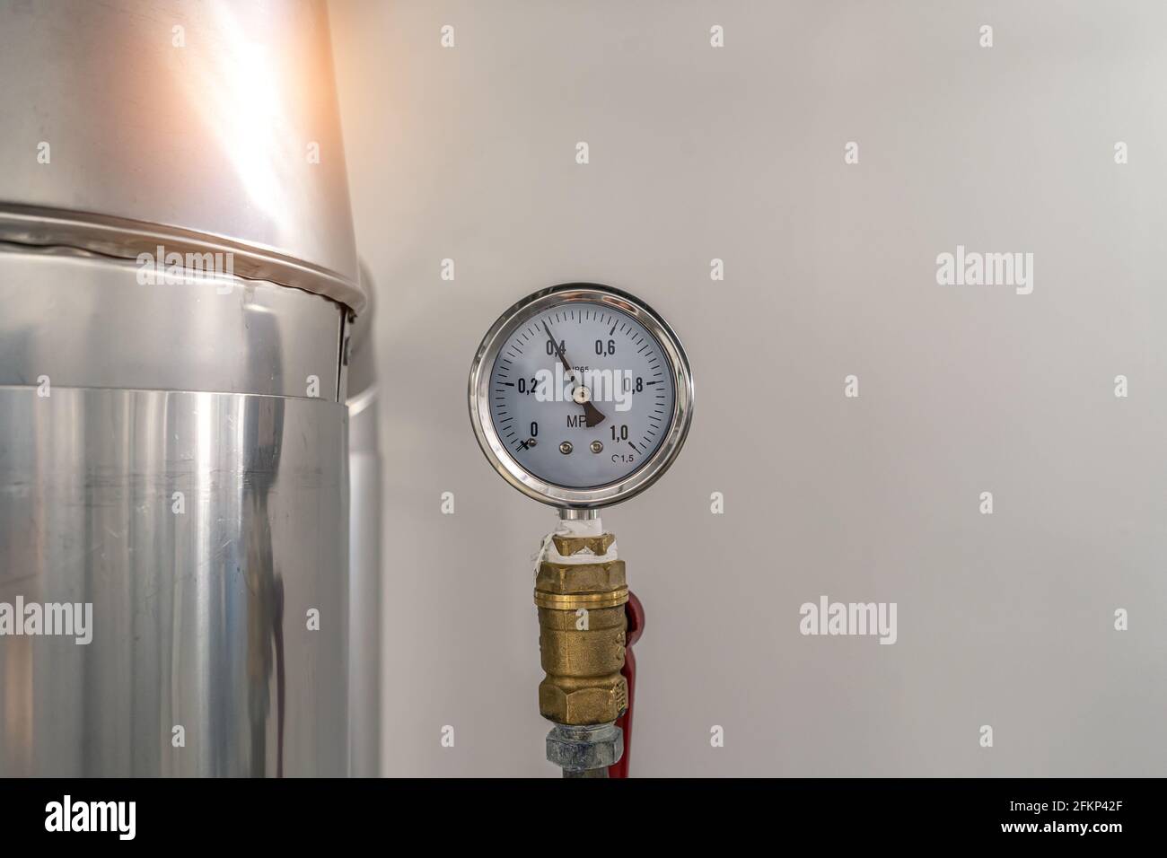 Pressure vessel meter hires stock photography and images Alamy
