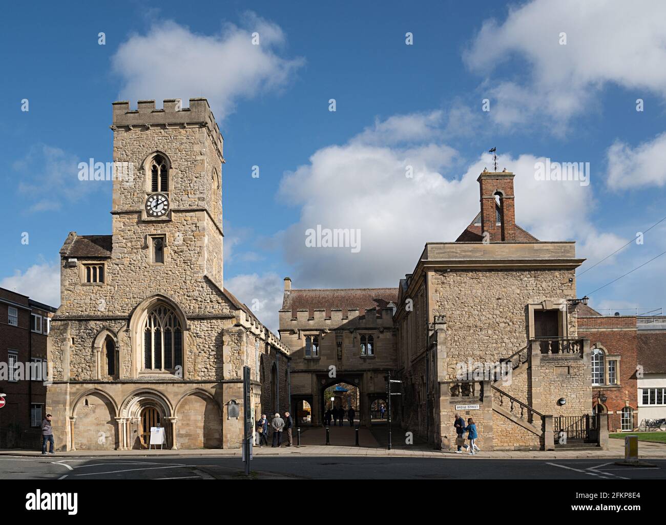 Abbey Gateway, Abingdon, St. Nicholas, Church (left) and former St.Johns Hospital (right) Stock Photo