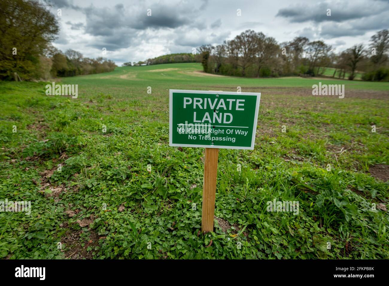 Chorleywood, UK.  3 May 2021.  A private land sign marks the boundary between a public footpath and farmland.  During the ongoing coronavirus pandemic lockdown, many people have been enjoying exploring their local area by going for walks.  The increase in footfall has prompted some landowners to offer gentle reminders to inform people where they can or cannot walk.  Credit: Stephen Chung / Alamy Live News Stock Photo