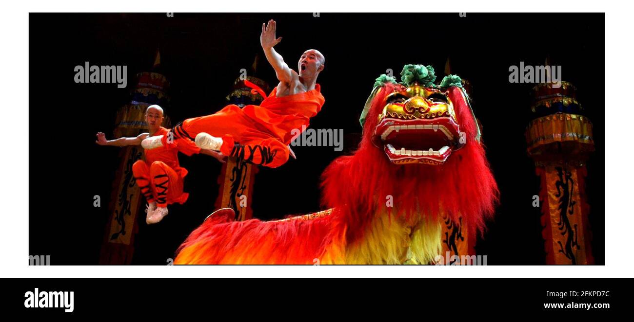 The Chinese state Circus featuring Shaolin Wu-Shu Warriors and artists from Peking Opera at the Queen Elizabeth Hall South bank Centre 23dec 2005 to 6 jan 2006pic David Sandison 22/12/2005 Stock Photo