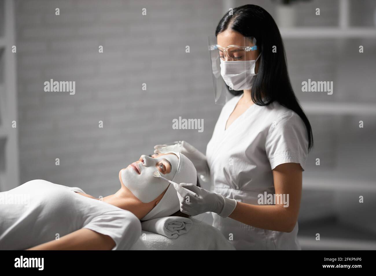 Peeling face hi-res stock photography and images - Alamy