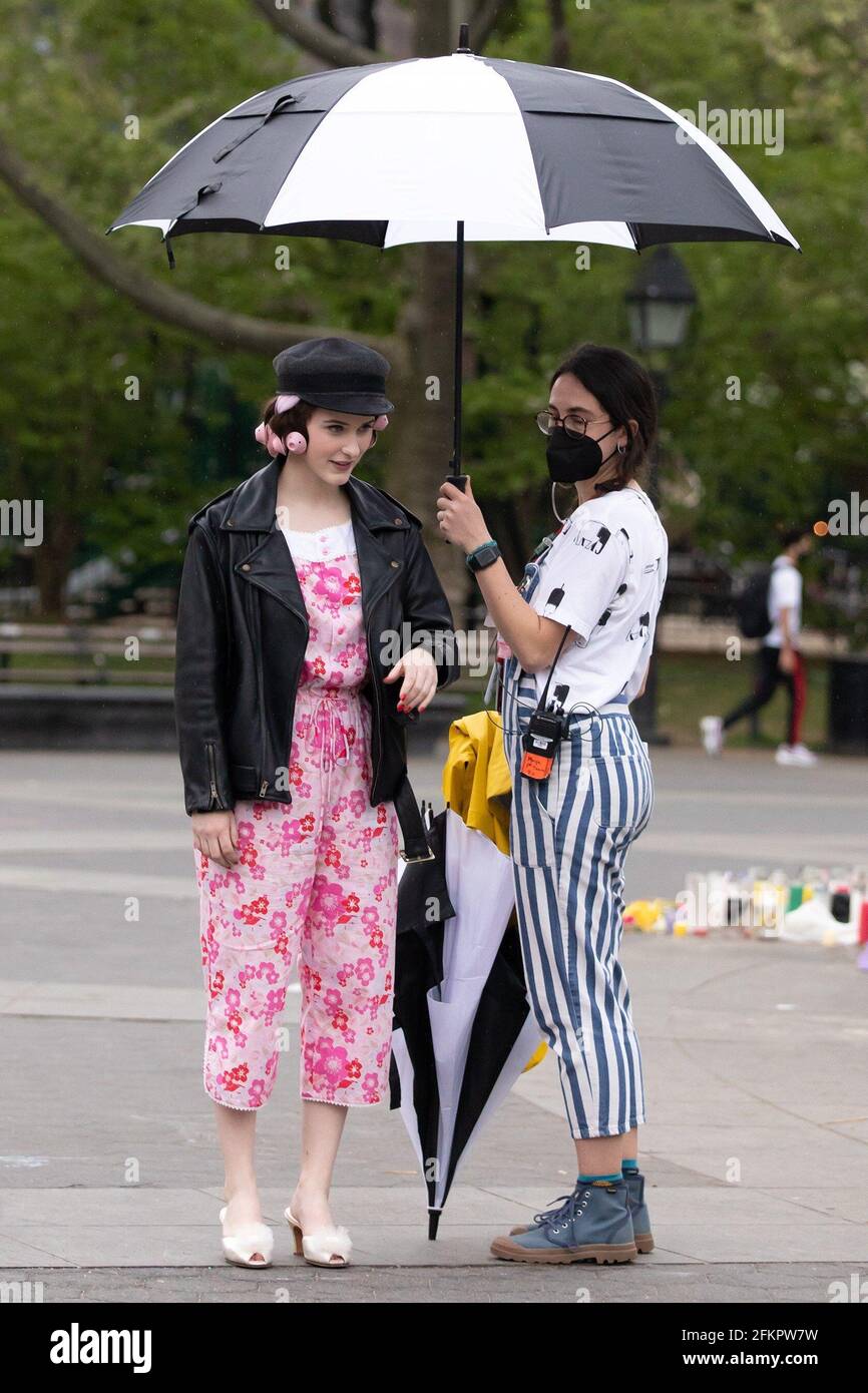 New York, NY, USA. 29th Apr, 2021. Rachel Brosnahan out and about for THE MARVELOUS MRS. MAISEL Shooting On Location, Washington Square Park, New York, NY April 29, 2021. Credit: RCF/Everett Collection/Alamy Live News Stock Photo