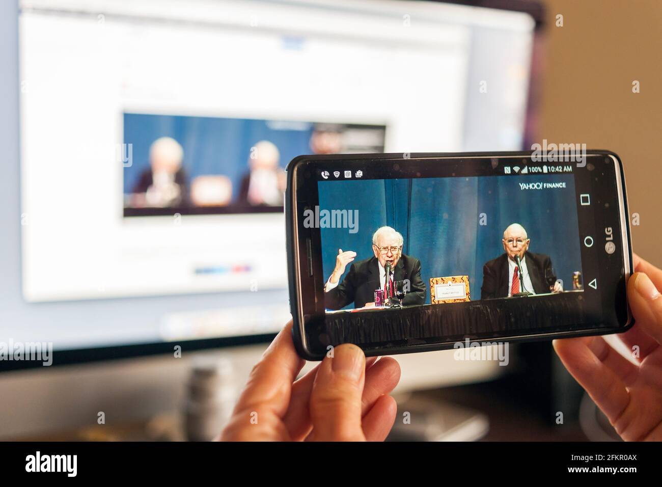 New York, USA. 30th Apr, 2016. For the first time the annual shareholder meeting of Berkshire Hathaway, from Omaha, Nebraska, is being live streamed on Yahoo! Finance on Saturday, April 30, 2016. Warren Buffett, left, the Oracle of Omaha, and his right-hand man Charlie Munger, right, answer questions at the meeting. (Photo by Richard B. Levine) Credit: Sipa USA/Alamy Live News Stock Photo