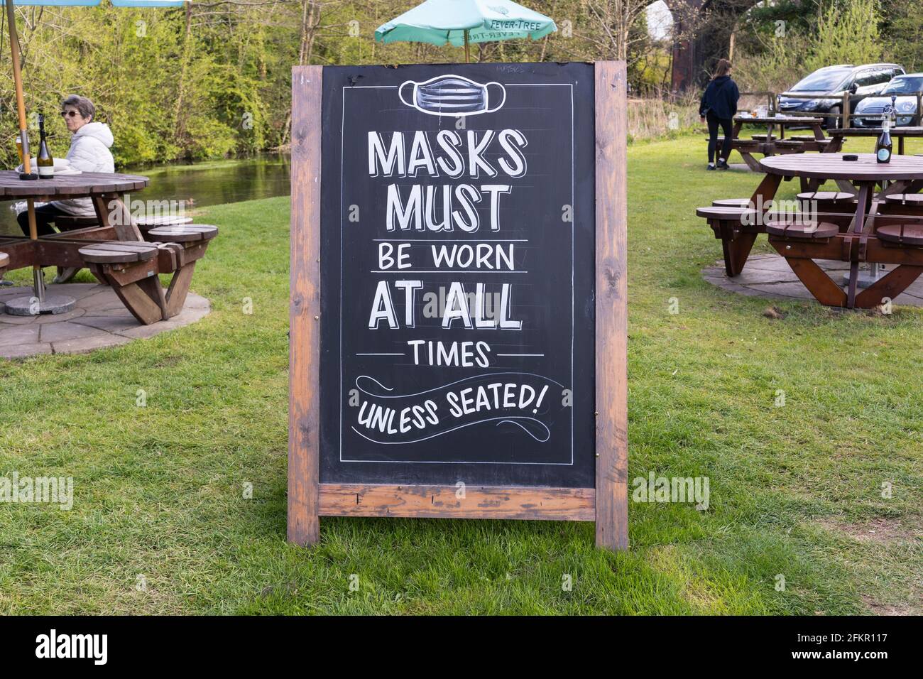 Pubs reopening after the Covid-19 lockdown, May 2021. Blackboard outside Bartons Mill pub stating masks must be worn at all times. Hampshire, England Stock Photo