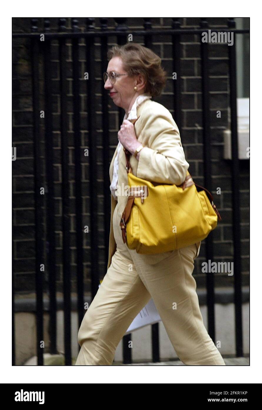 The Cabinet arrive and depart Downing st for the last Cabinet meeting before the upcoming election.pic David Sandison 31/3/2005 Stock Photo