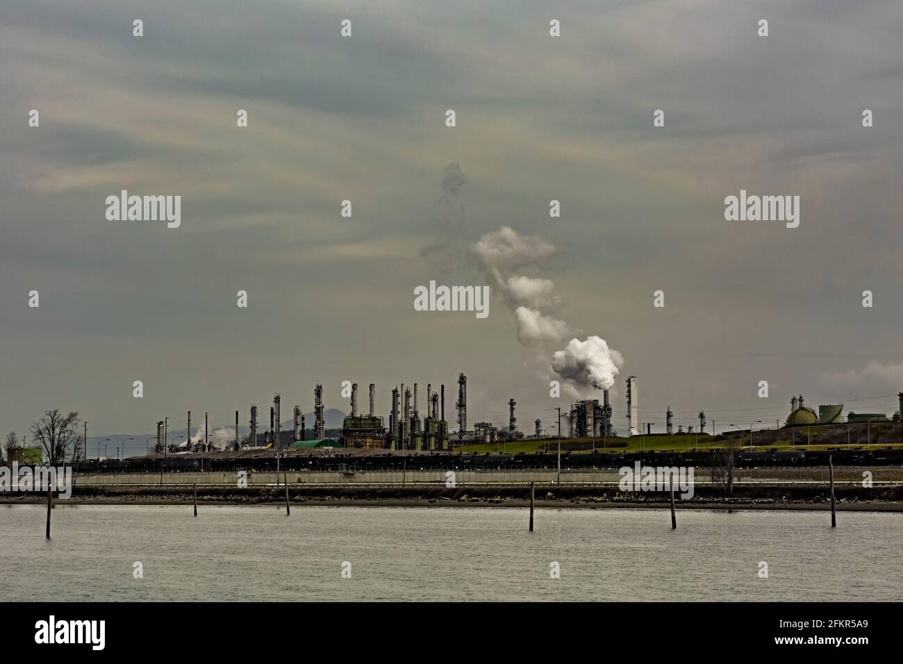 Oil refineries pollution smoke hires stock photography and images Alamy