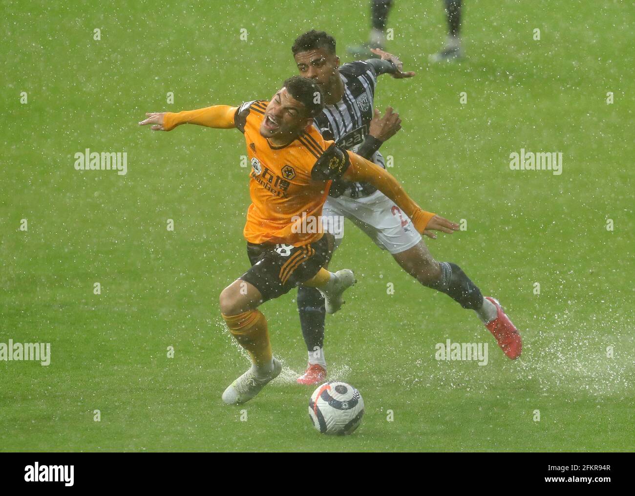 Wolverhampton Wanderers' Morgan Gibbs-White (left) and West Bromwich Albion's Darnell Furlong battle for the ball during the Premier League match at The Hawthorns, West Bromwich. Issue date: Monday May 3, 2021. Stock Photo