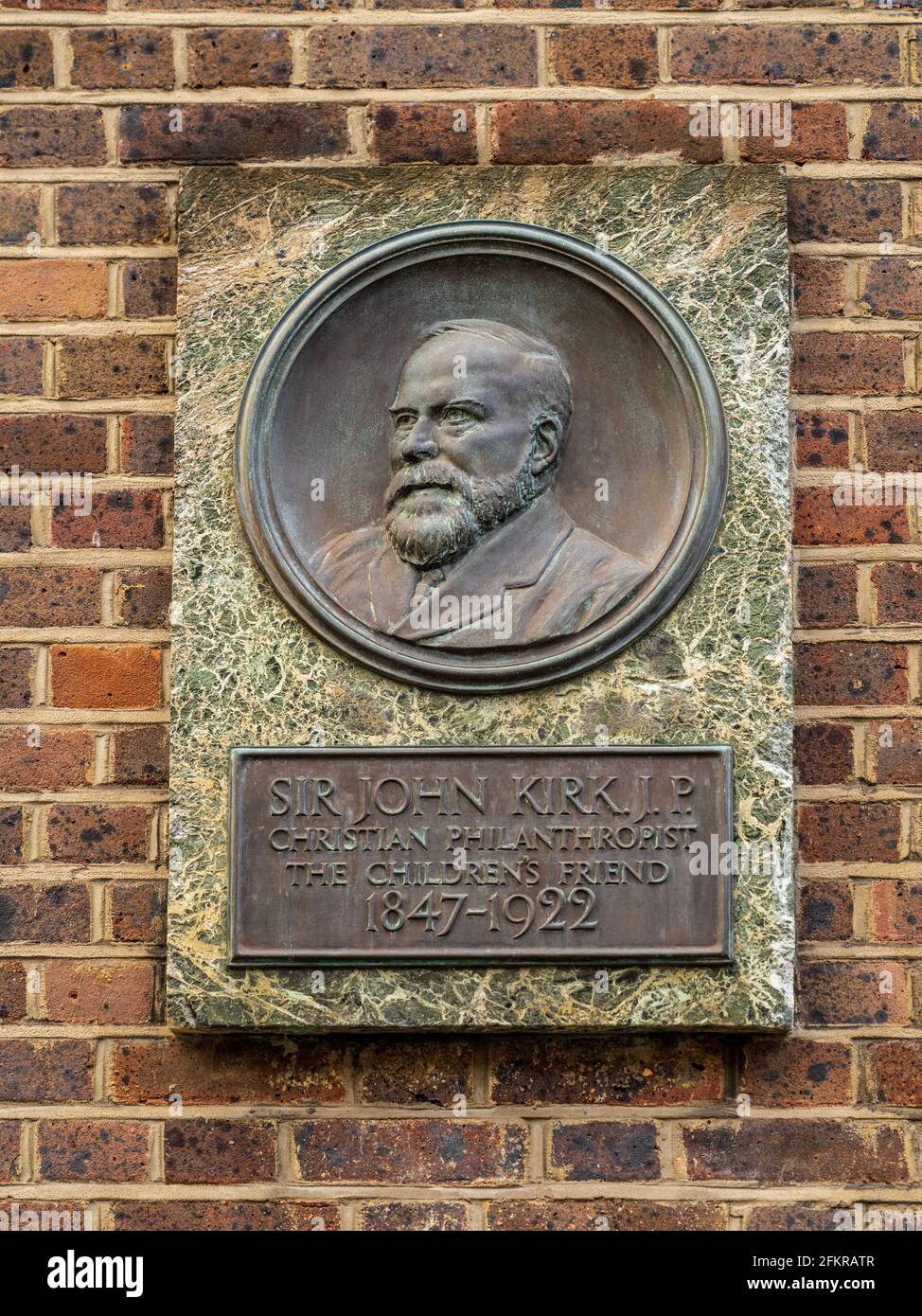 Sir John Kirk memorial plaque on 31-32 John Street London WC1. Sir John Kirk, J.P., Christian philanthropist, the children's friend, 1847 - 1922. Stock Photo