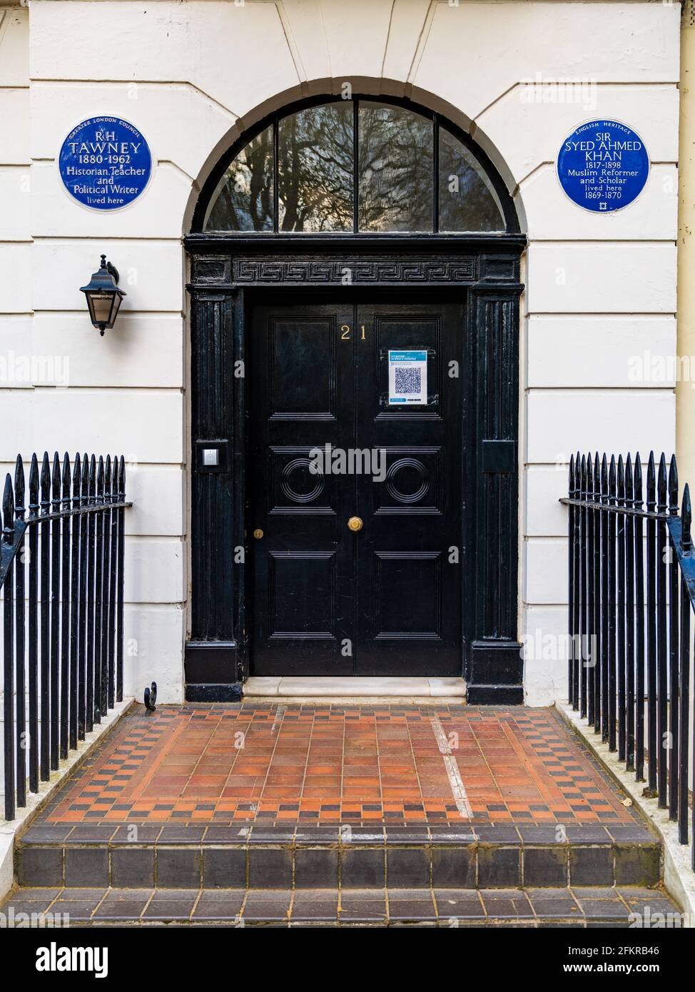 R H Tawney and Sir Syed Ahmed Khan Blue Plaques at 21 Mecklenburgh Square, Bloomsbury, London. Stock Photo