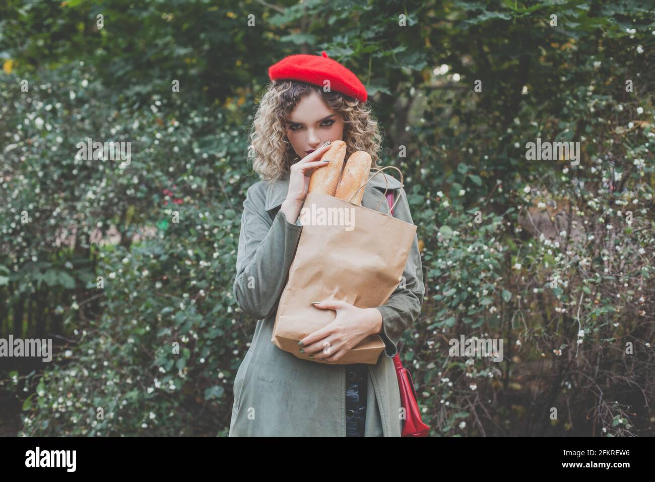 French beret baguette hi-res stock photography and images - Alamy