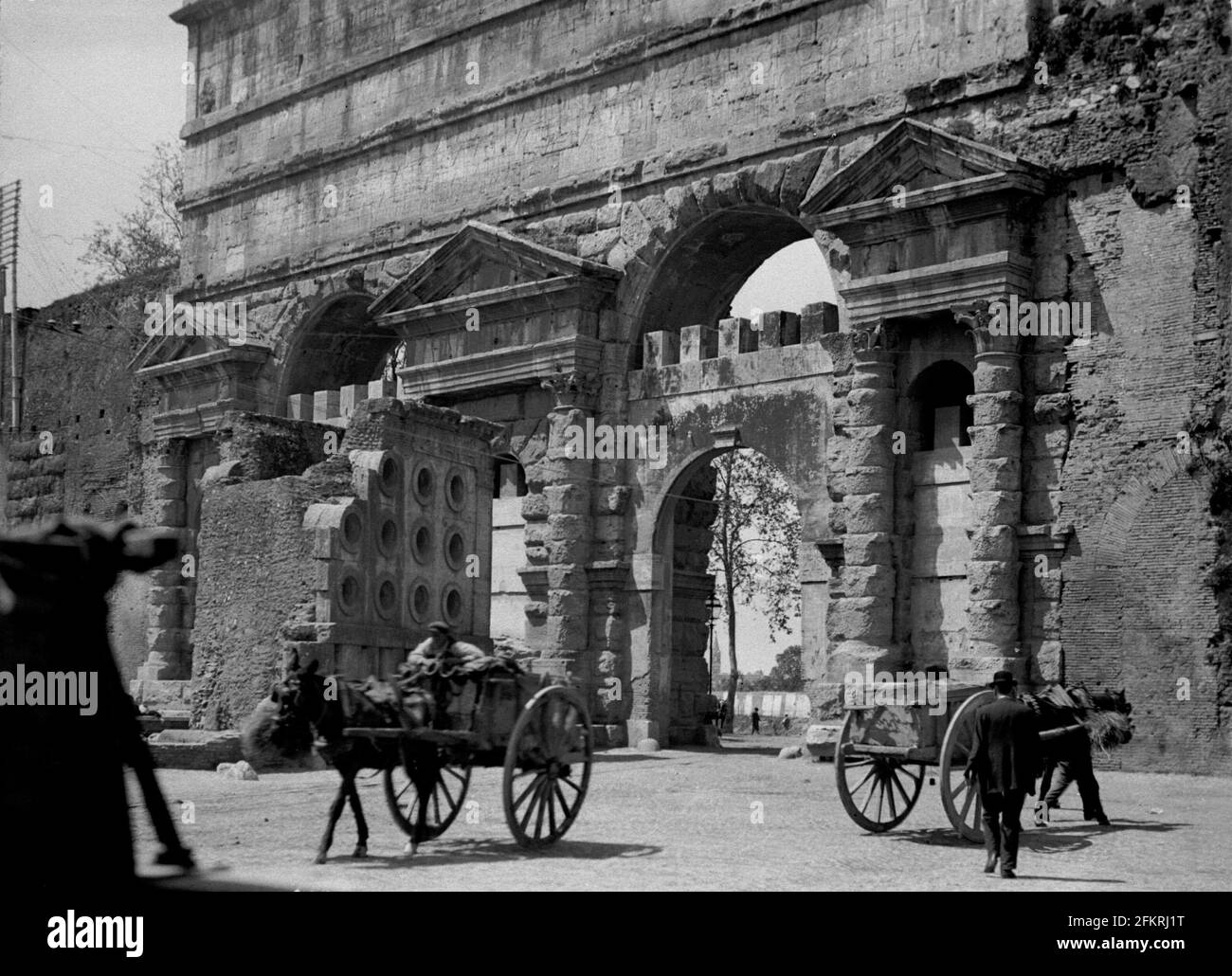 AJAXNETPHOTO. c.1908 -14. ROME, ITALY. - GRAND TOUR ALBUM; SCANS FROM ORIGINAL IMPERIAL GLASS NEGATIVES -  GATE OF MAGGIORE. PHOTOGRAPHER: UNKNOWN. SOURCE: AJAX VINTAGE PICTURE LIBRARY COLLECTION.CREDIT: AJAX VINTAGE PICTURE LIBRARY. REF; 1900 2 10 Stock Photo