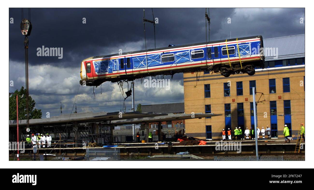 Potters Bar Train Crash....pic David Sandison 14/5/2002 Stock Photo Alamy