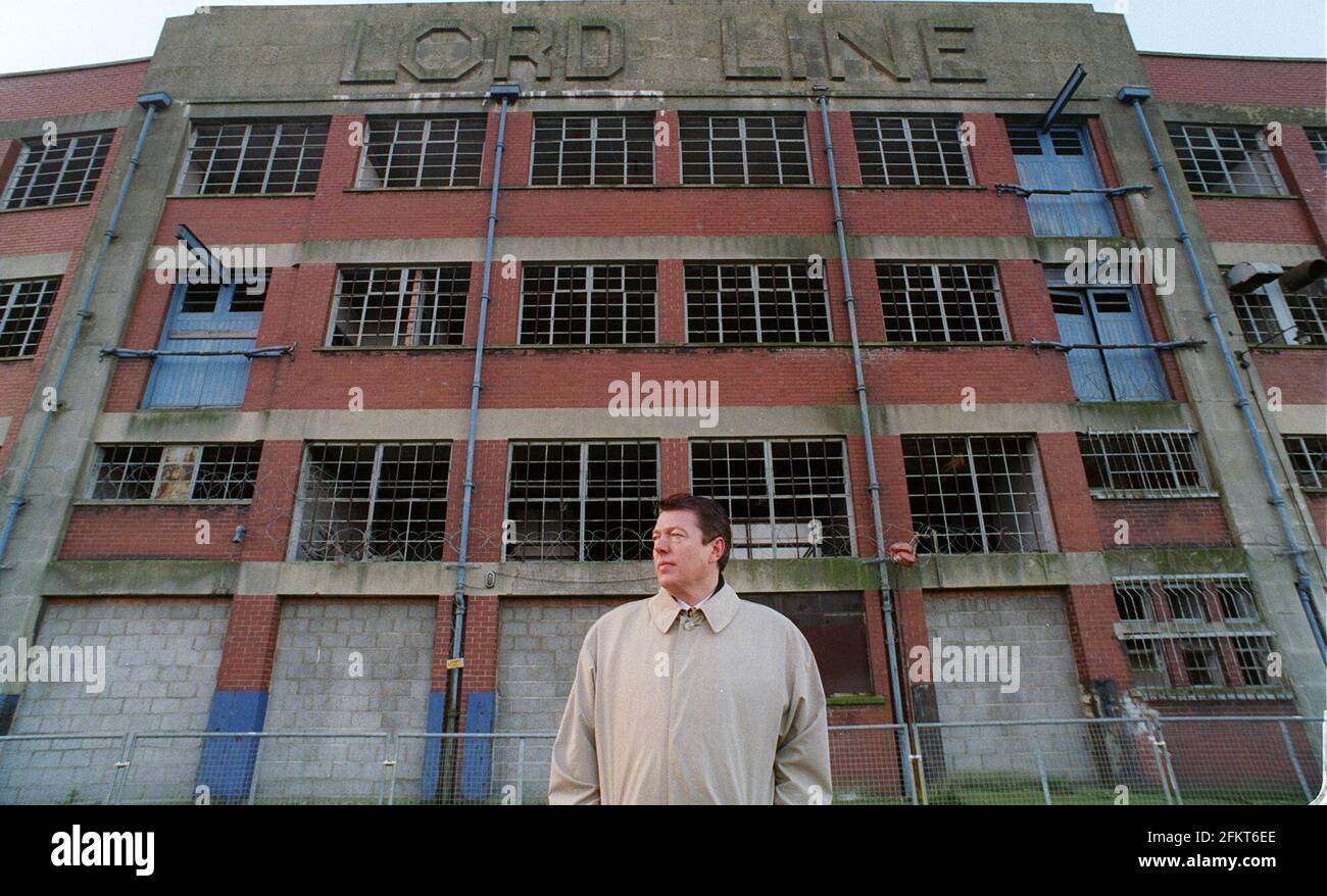 Alan Johnson MP backed the families of the crew members of sunken trawler, Gaul, 23 years agoAlan Johnson at the Docks in Hull, East Riding of Yorkshire, 2nd January 1998 standing in front of Lord Line Building Stock Photo