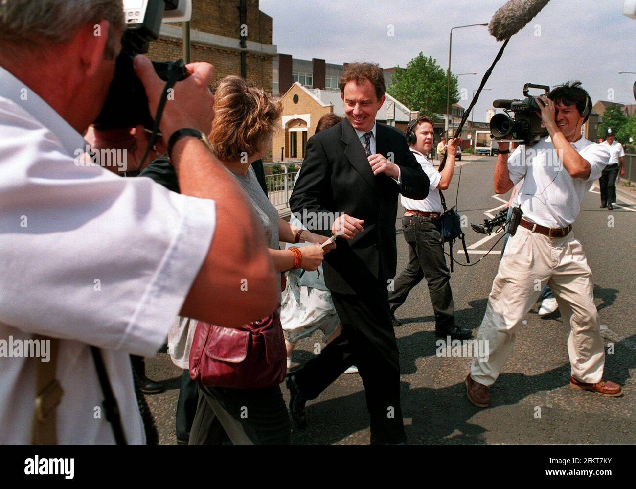 TONY BLAIR SIGNING AUTOGRAPHS WHILST ARRIVINGAT THE WOOLWICH ARSENAL TO LAUNCH THE WOOLWICH REVIVAL PROJECT Stock Photo