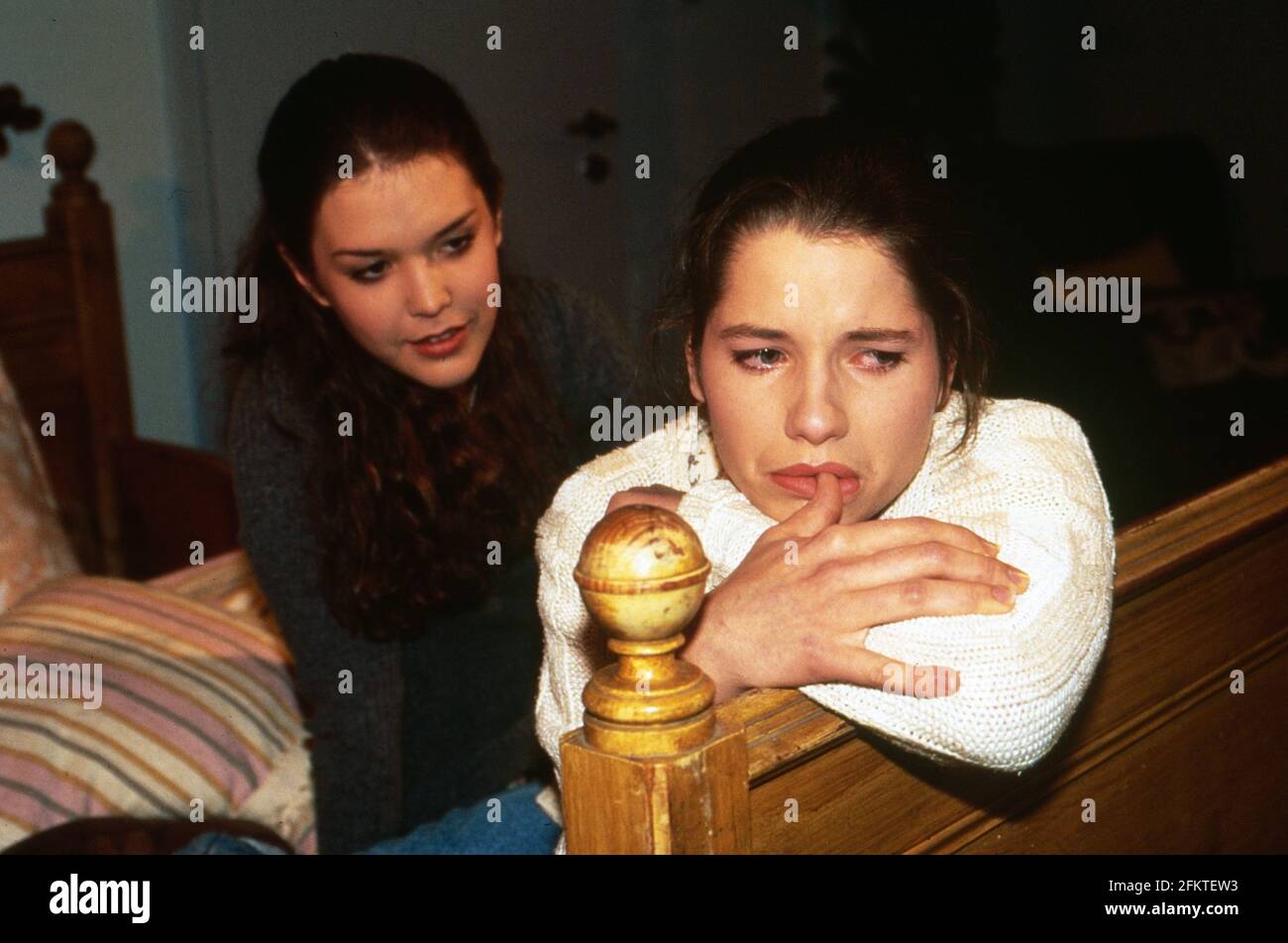 Unter uns, Fernsehserie, Deutschland seit 1994, Darsteller Tatiani Katrantzi, Katja Frenzel Unter uns, Fernsehserie, Deutschland seit 1994, Darsteller Tatiani Katrantzi, Katja Frenzel