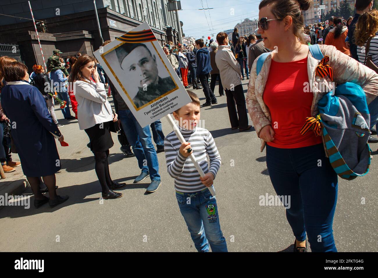 CHELYABINSK, RUSSIA, MAY 09, 2017: women, men and children carry a portrait of his relatives - veteran the Second World War. May 9 - Day of Victory ov Stock Photo