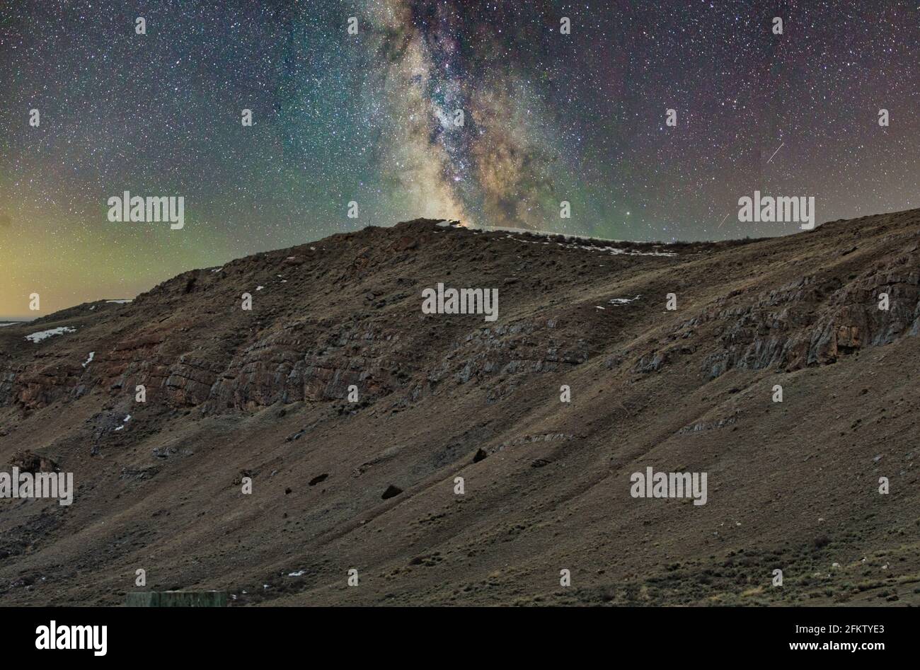 Milky way galaxy over mountains hi-res stock photography and images - Alamy