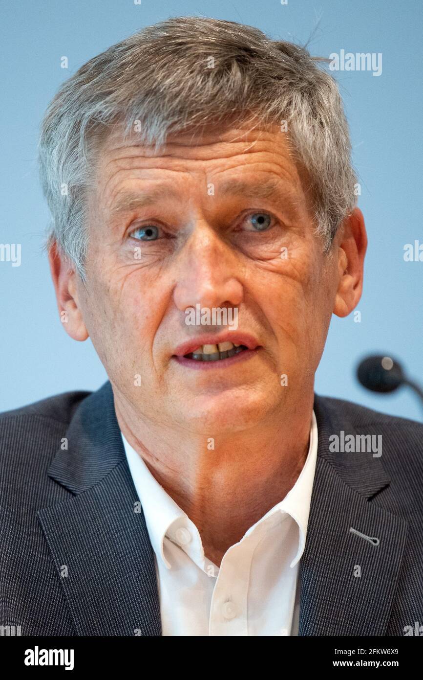 04 May 2021, North Rhine-Westphalia, Duesseldorf: Wolfram König, President of the Federal Office for the Safety of Nuclear Waste Disposal, speaks during a press conference. Almost a third of North Rhine-Westphalia is a possible site for Germany's nuclear waste repository. Experts had identified favorable geological conditions in the north of the state for underground storage of the radiating residues of nuclear power production. Photo: Federico Gambarini/dpa Stock Photo