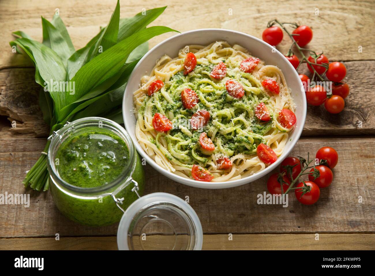 Pesto made from wild garlic, Allium ursinum, that includes rapeseed oil, lemon juice and pine nuts. It has been used to make a linguine pasta dish whi Stock Photo