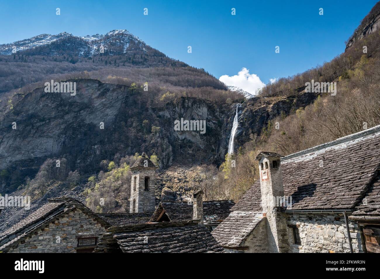 rustico stone houses in Foroglio with Cascata di Foroglio, Ticino Stock Photo