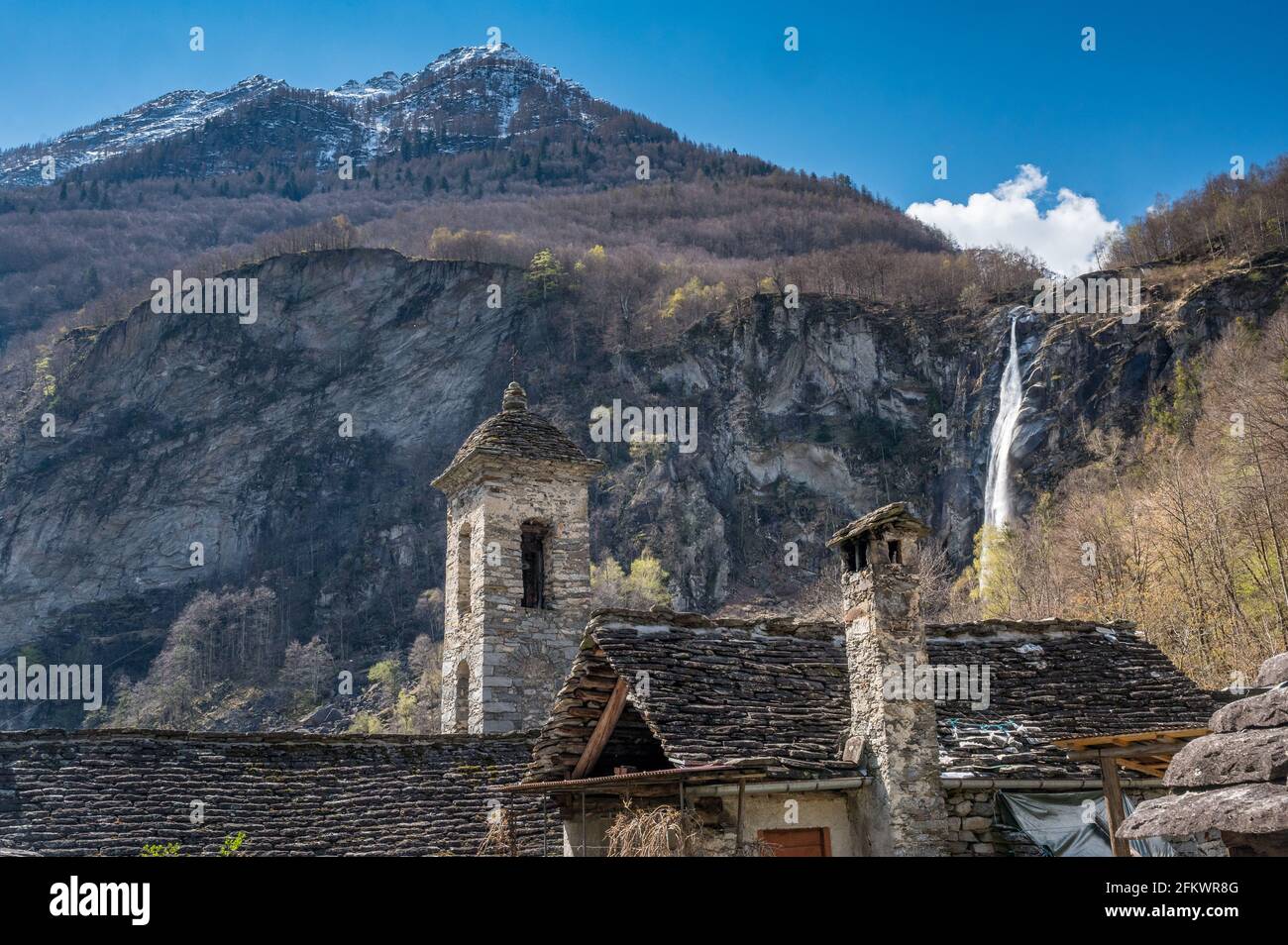 rustico stone houses in Foroglio with Cascata di Foroglio, Ticino Stock Photo