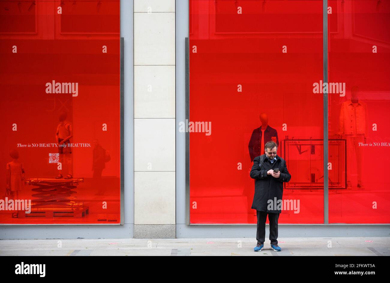 New Bond Street, London, UK. 4 May 2021. Striking and colourful window  display at Zara in New Bond Street with a pedestrian on the phone. Credit:  Malcolm Park/Alamy Live News Stock Photo -