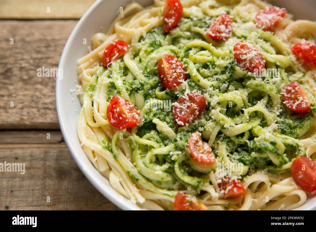 Pesto made from wild garlic, Allium ursinum, that includes rapeseed oil, lemon juice and pine nuts. It has been used to make a linguine pasta dish whi Stock Photo