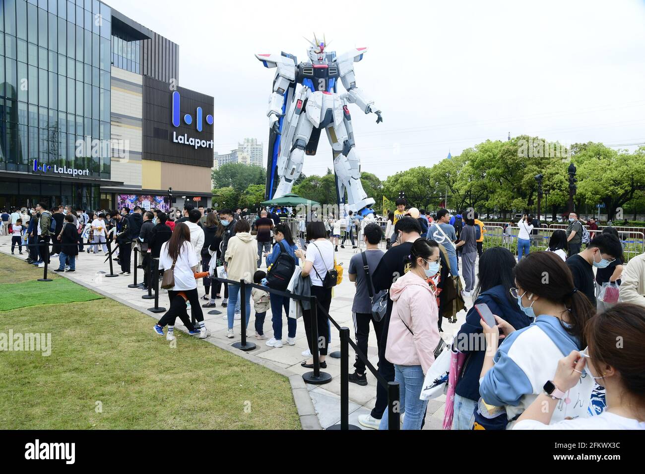 SHANGHAI, CHINA - MAY 4, 2021 - The 18.03-meter-high freedom GUNDAM standing  statue on the square attracts many people to visit, Shanghai, China on May  4, 2021. (Photo by Finn / Costfoto/Sipa USA Stock Photo - Alamy