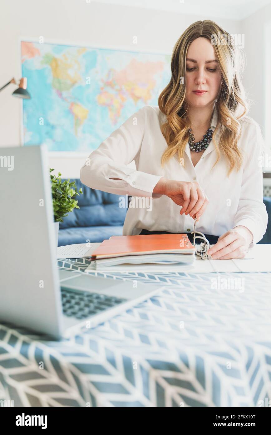 Manager travel agency hi-res stock photography and images - Alamy