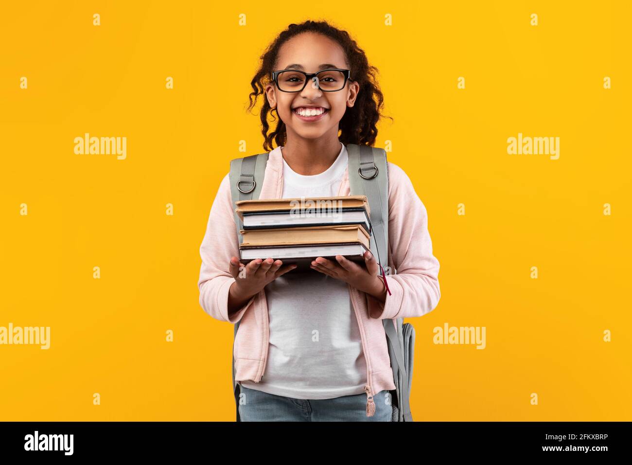 Black teen girl smiling hi-res stock photography and images - Alamy