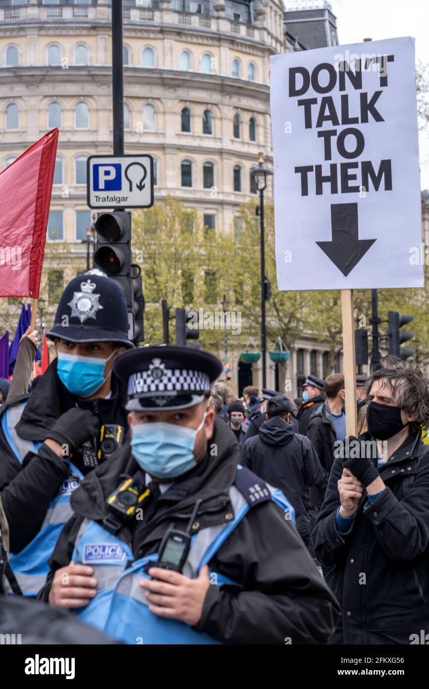 LONDON, UK – 01st May 2021: A man holds a sign saying don’t talk to them above the heads of police officers during a Kill the Bill demonstration Stock Photo